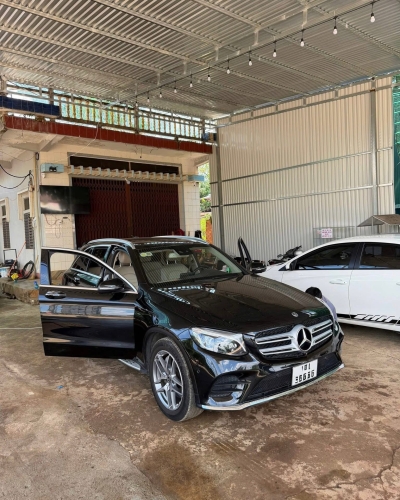 [T5/2026] Mercedes GLC300 2018 màu đen nội thất kem