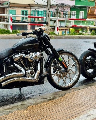 [T6/2026] Triumph Bobber 2025 lướt 1900km vào rất nhiều đồ chơi & Harley Breakout 2020 vào bánh béo & full đồ chơi