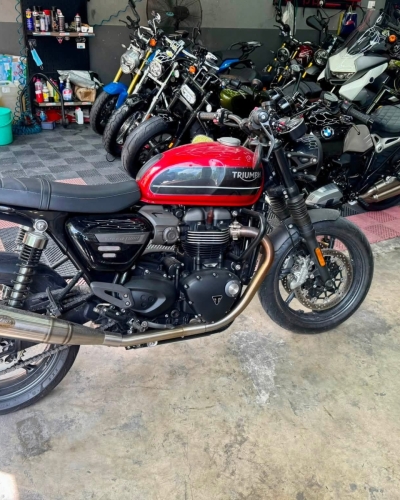 [T6/2026] Triumph Speed Twin 1200 2020 odo 5k km & BMW R9T Classic 2018 lướt 5k km siêu keng