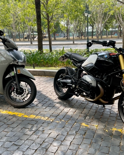 [T3/2025] BMW R9T 2023 & Honda SH350i 2022 đồ chơi hơn trăm chai