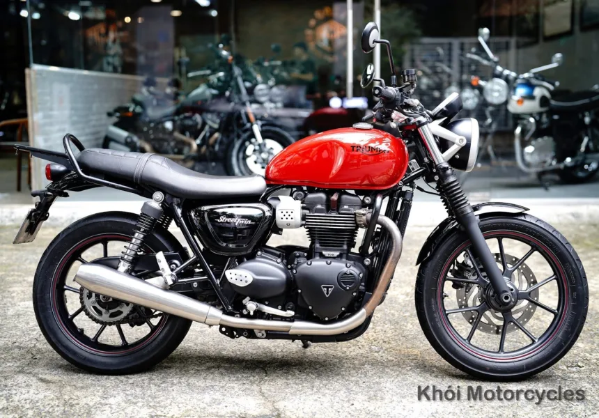 Triumph Street Twin 900cc 2018 Cranberry Red odo 23k