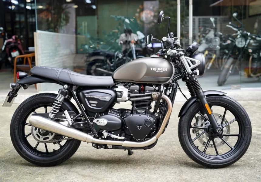 Triumph Speed Twin 900cc 2023 Matt Ironstone Odo 2k km