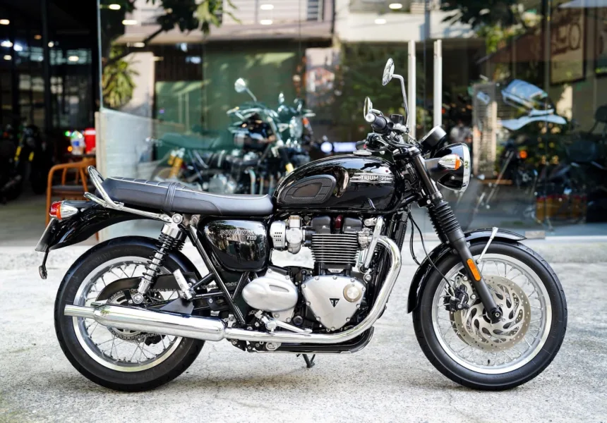 Triumph Bonneville T120 2023 Jet Black