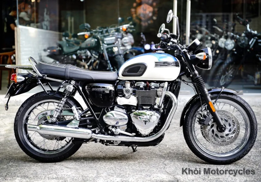 Triumph Bonneville T120 2020 Fusion White/Aegean Blue Odo 15k