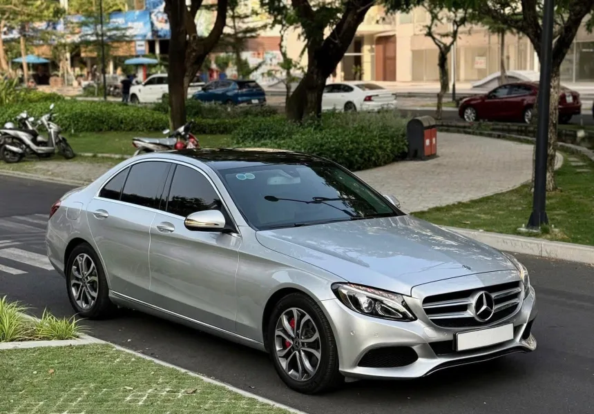 Mercedes C200 2018 odo 3v9 miles